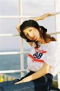 她曾把光藏入怀畅销巨著