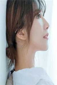 毕业旅行班花提出投喂野生棕熊，全班成了小点心免费看