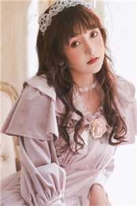 身体被人占据五年后，我看见了弹幕爆款宝藏