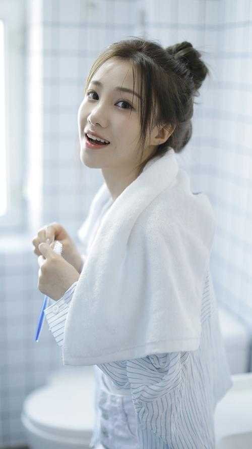 梨花落尽，云散夜未明无错版