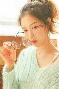 年代：资本家胖小姐赖上糙汉工人全章节