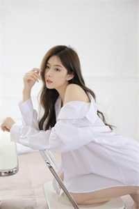 漂亮军医带崽离婚，绝嗣首长惊了热门